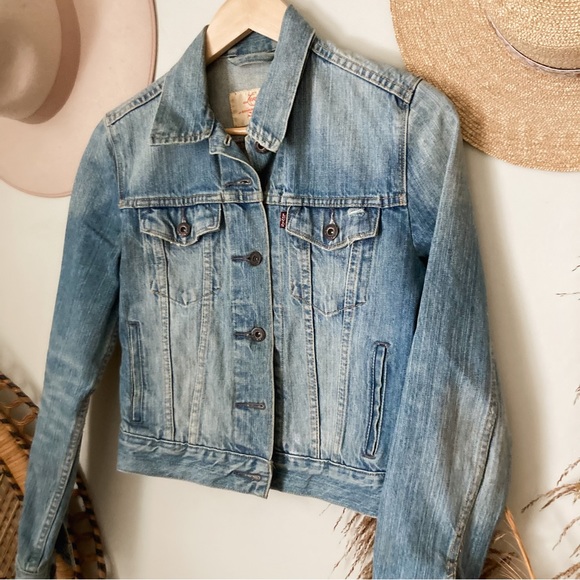 XS Cropped Levis Jacket - Picture 3 of 9